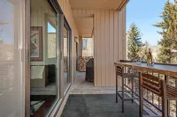 Riverfront 2BR2BA Condo. Sauna, Pool & Hot Tub. Minutes to Vail & Beaver Creek.