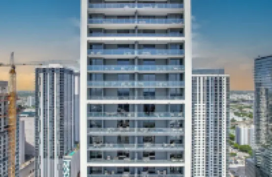 Chic Apartment with City Views and Modern Amenities - Stylish Urban Oasis