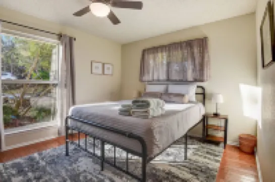 Charming Backyard Oasis and Cozy Living Space - Delightful Retreat