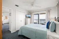 Charming Beach Cottage with Private Dock - Quaint Island Getaway