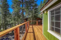 Rustic Charm and Spacious Deck - Cozy Tahoe Getaway فنادق في Kings Beach