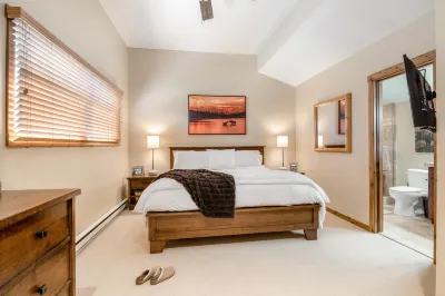 622 Tamarack Hotels near Rendezvous Park