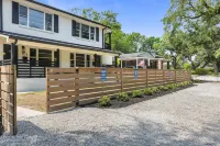 Modern Comforts and Lush Green Surroundings - Charming Retreat Hotels in North Charleston