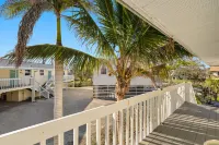 Outdoor Shower and Balcony Oasis - Charming Coastal Escape Hotels in Fort Myers Beach