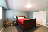 Charming Cottage with Beach Access - Stylish Coastal Retreat