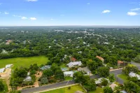 Luxury Home 3Blck from Main St with FirePit - 4-Star