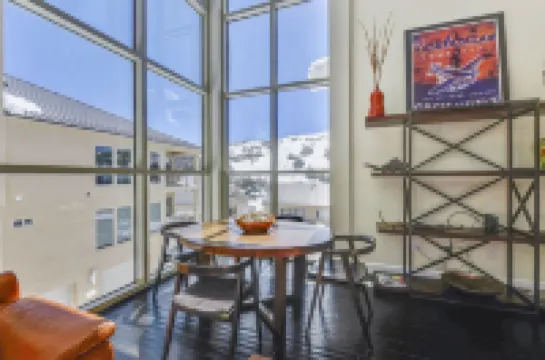 Ski Slopes Access and Gourmet Kitchen - Stunning Mountain Sanctuary