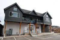 Modern Elegance and Urban Charm - Stunning Single Level Retreat