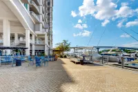 Clean & spacious Canalfront condo with pool & hot tub on-site, gorgeous sunsets