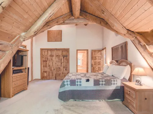 Rustic Charm and Creekside Deck - Enchanting Log Cabin Retreat