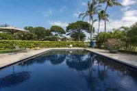 Elegant Hillside Villa with Ocean Views - Luxurious Hawaiian Retreat