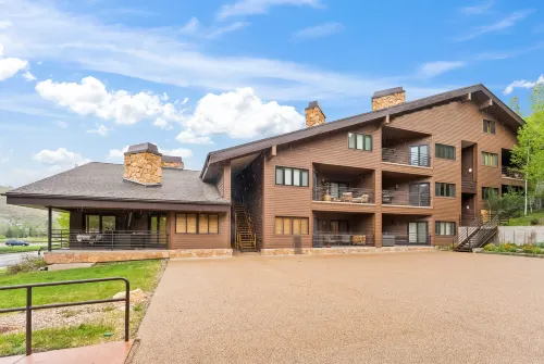 Stylish Condo with Private Balcony - Chic Mountain Retreat