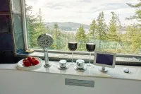 Breathtaking Lake Views and Fun Entertainment Options - Stunning Haven Hotel di Lake Arrowhead