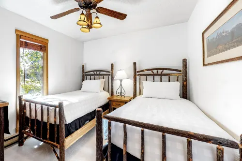 5123 Foxtail Hotels in Moose Wilson Road