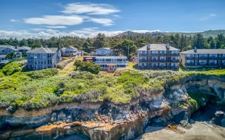 Ocean View Deck and Hot Tub - Stunning Coastal Sanctuary