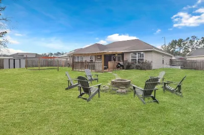 Oasis near Savannah | Lakefront Retreat + Game roo Hotels near Steeplechase Playground