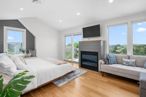 Central Air and Outdoor Living Space - Stunning Coastal Haven 차탐 호텔