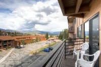 Expansive Deck and Gorgeous Scenic Views - Stunning Mountain Haven