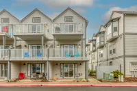 Ocean View Balconies and Spacious Living - Charming Coastal Retreat