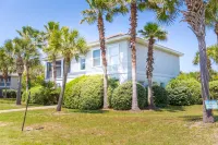 "Doc's Beach House"  Just Across from the Ocean on Sullivan's! Great Ocean Views! Hotels near Sullivan's Island