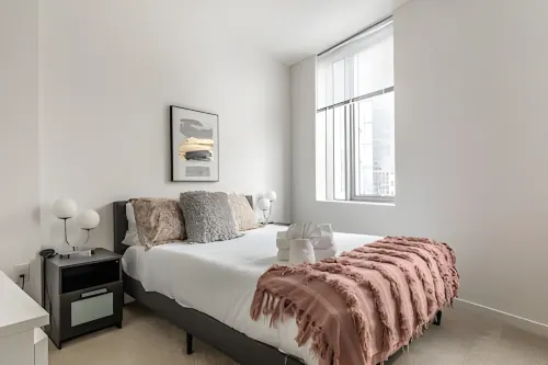 Sweeping City Views and Modern Kitchen - Stylish Serenity