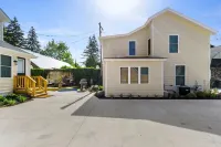 White House on Wisconsin-Upper |Renovated Colonial Revival |Horticultural Hall |Main St |Parking - 2 Hôtels à : Geneva
