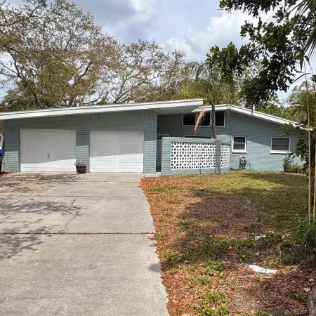 Home close to the Indian Rocks Beach and Pinellas Trail
