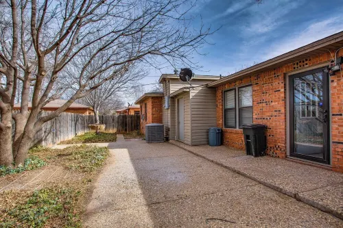 Harmony Home - 4/2 sleeps 11, 1 mile to Texas Tech