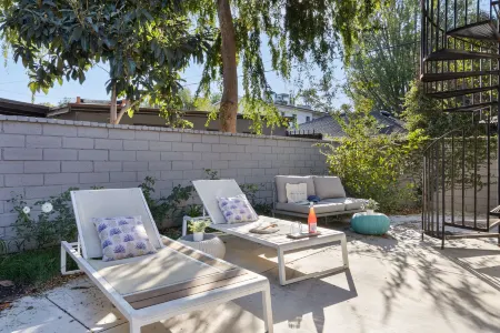 Rooftop Deck and Spacious Outdoor Areas - Elegant Haven