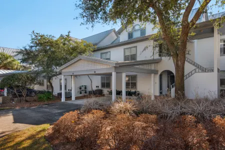 Gorgeous Community Pool and Tennis Courts - Exquisite Beach Villa Retreat