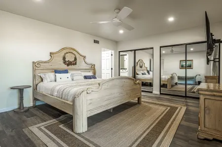 Tranquil Green Valley Getaway, Hike, Relax & Spot Rare Birds!