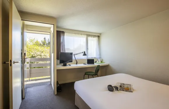 默倫南百合花康鉑酒店