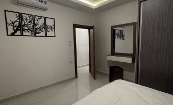 Cozy Home Near All Services (19)