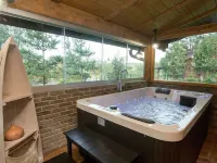 Amazing Chalet with Private Garden, Hot Tub, Sauna, Great Location by the River