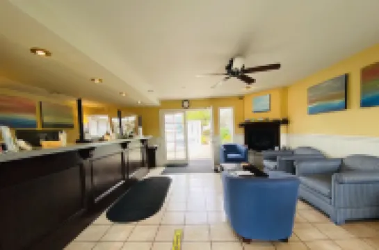 มอนเทอเรย์ เบย์ ลอดจ์