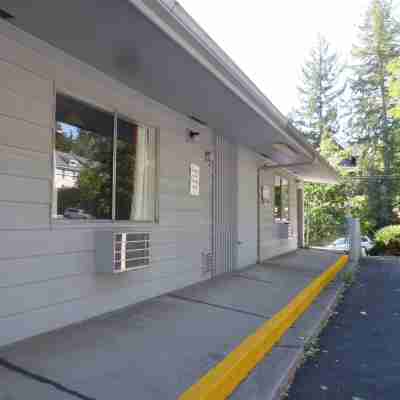 Cougar Land Motel Hotel Exterior