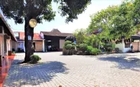 Hotel Perdana Hotel dekat Makam Simbar Joyo Soko