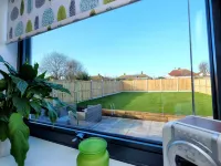 Beach Retreat with Parking Near the Sea Hotels in Whitstable