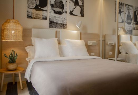 Room Select Via Veneto의 깔끔한 욕실