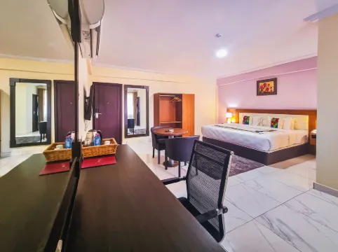Rhogem Hotel