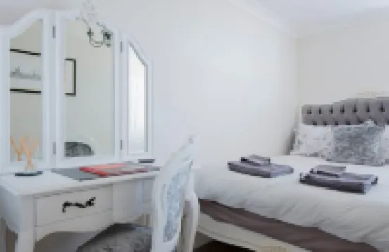 2 Bed Apt - Sea Views Seafront Location & Parking