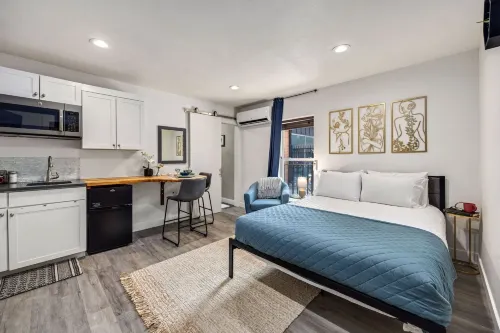 The Fox Den in Old Town! Pool, Sauna & Game Room Hotel di Fort Collins