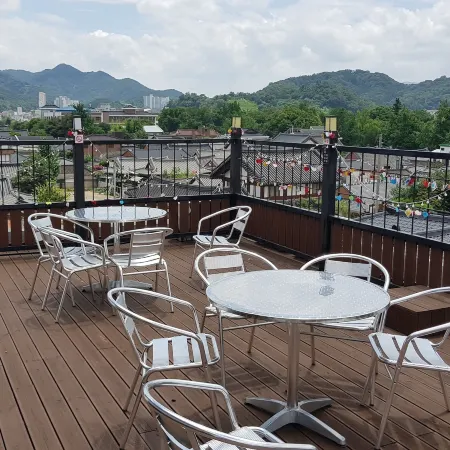 Hwangsil Tourist Hotel Отели рядом с достопримечательностью «Рынок Намбу»