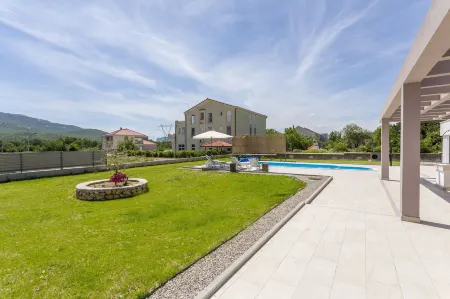 Luxury Villa Stella Near Split Отели в г. Donji Dolac