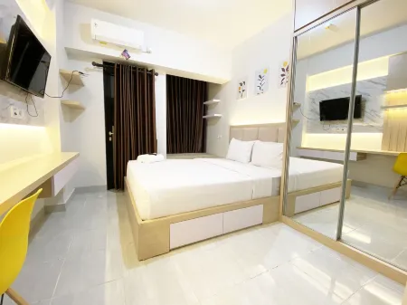 Fancy and Nice Studio at the Alton Apartment