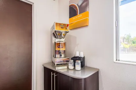 Motel 6 Bakersfield, CA - Airport Отели рядом с Аэропорт Медоус Филд