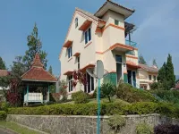 Villa Private Puncak - parking