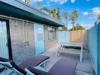 Walkable Ots, Heated Poolside Mid Century Condo