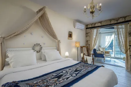 Alacati Sultan Konak Boutique Hotel Отели рядом с достопримечательностью «Alacati Surf Paradise Club»