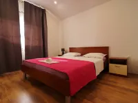 Apartments Prižba Bay Hotels in Blato
